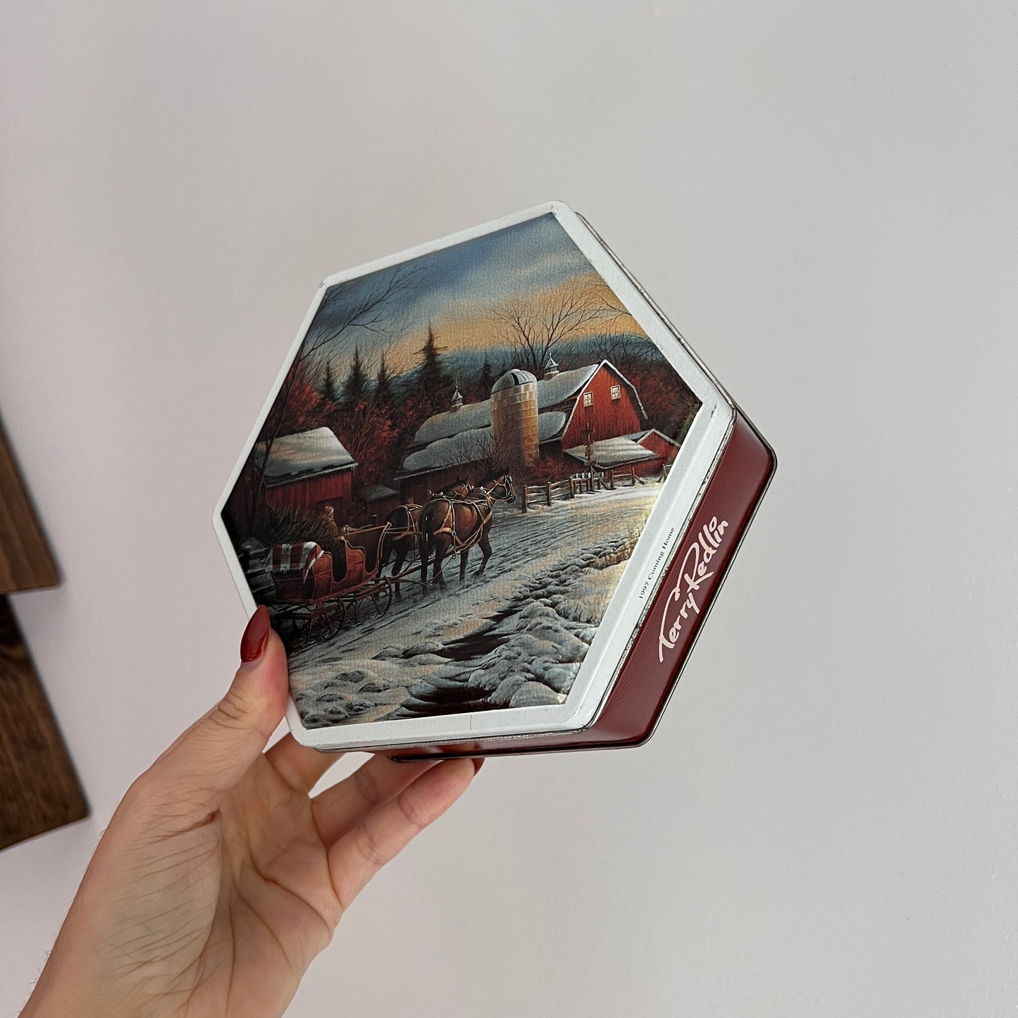 Vintage Terry Redlin 1997 Coming Home Hexagon Tin