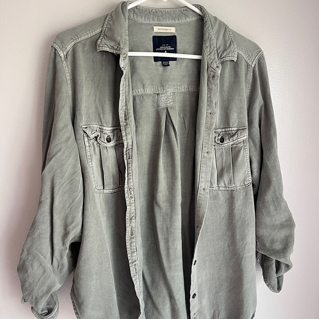 American Eagle Soft Button Up