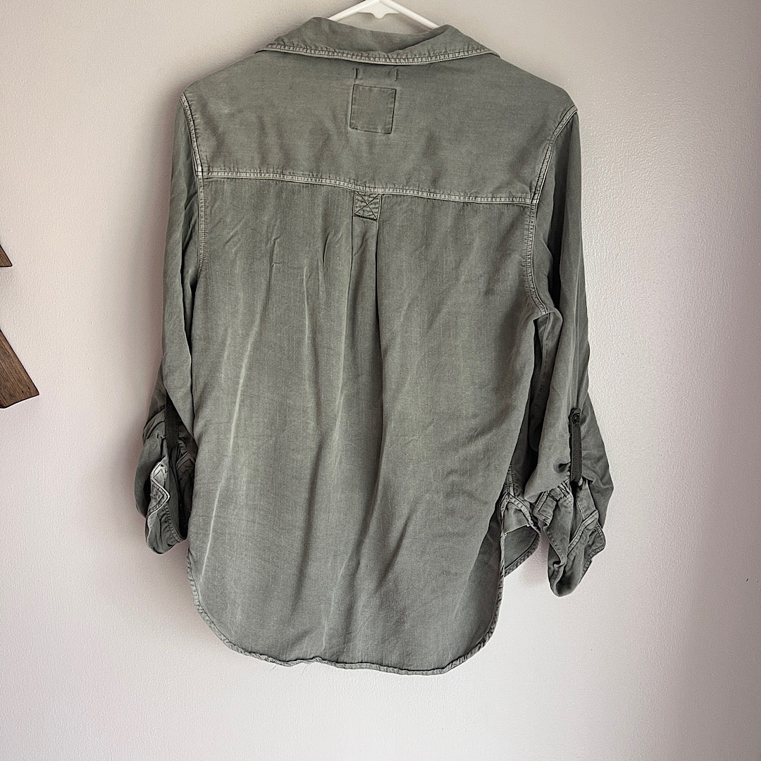 American Eagle Soft Button Up