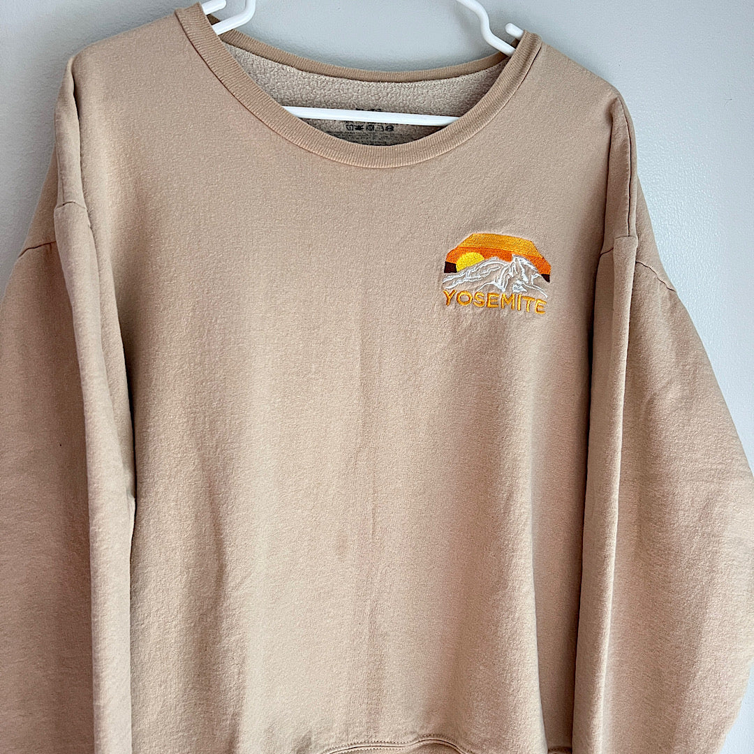 Yosemite Embroidered Cropped Crewneck