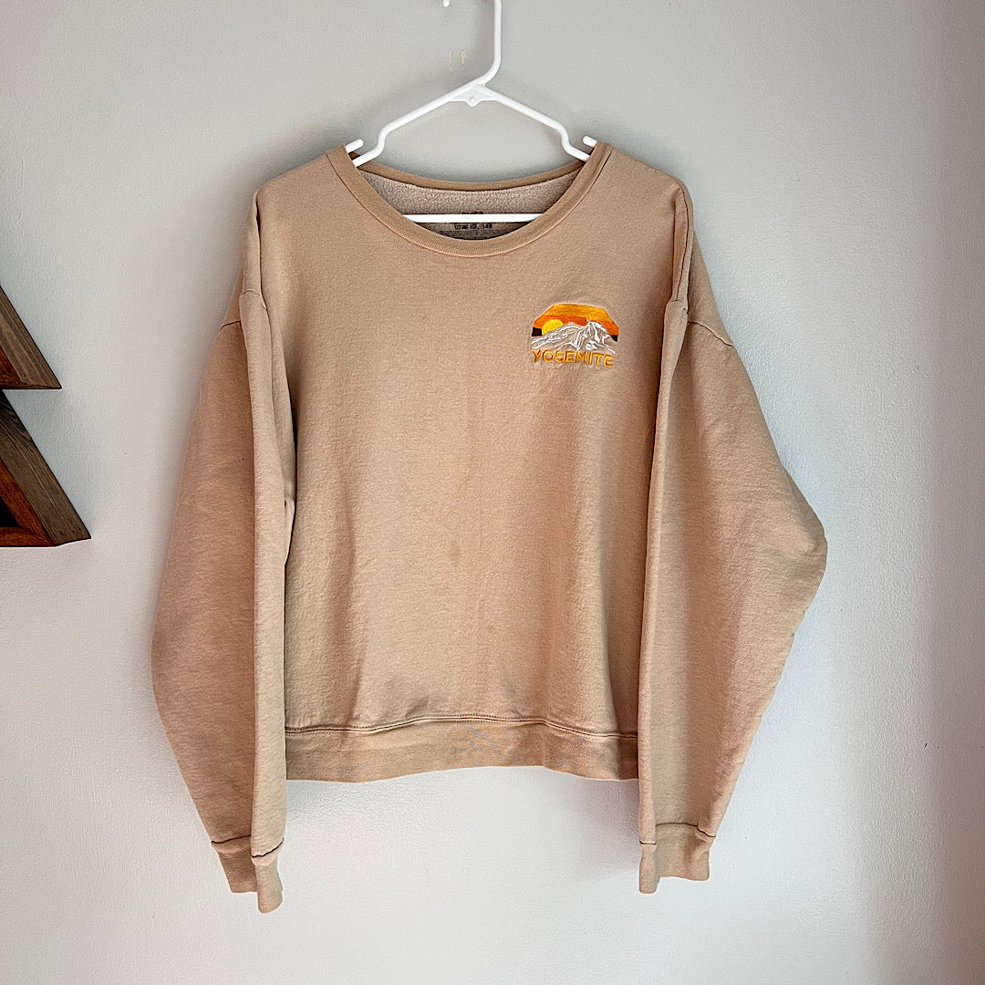 Yosemite Embroidered Cropped Crewneck