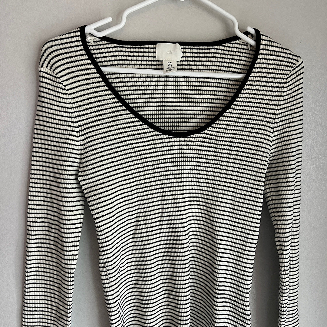 H&M Ribbed Black & White Striped Stretchy Knit Scoop Neck Long Sleeve