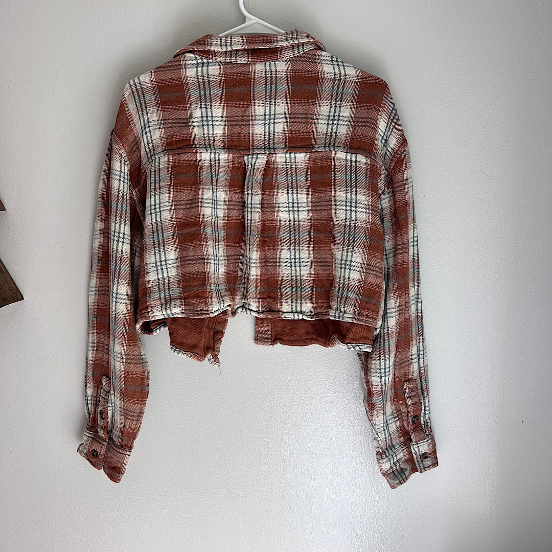 Cleo & Wolf Cropped Plaid Button Up