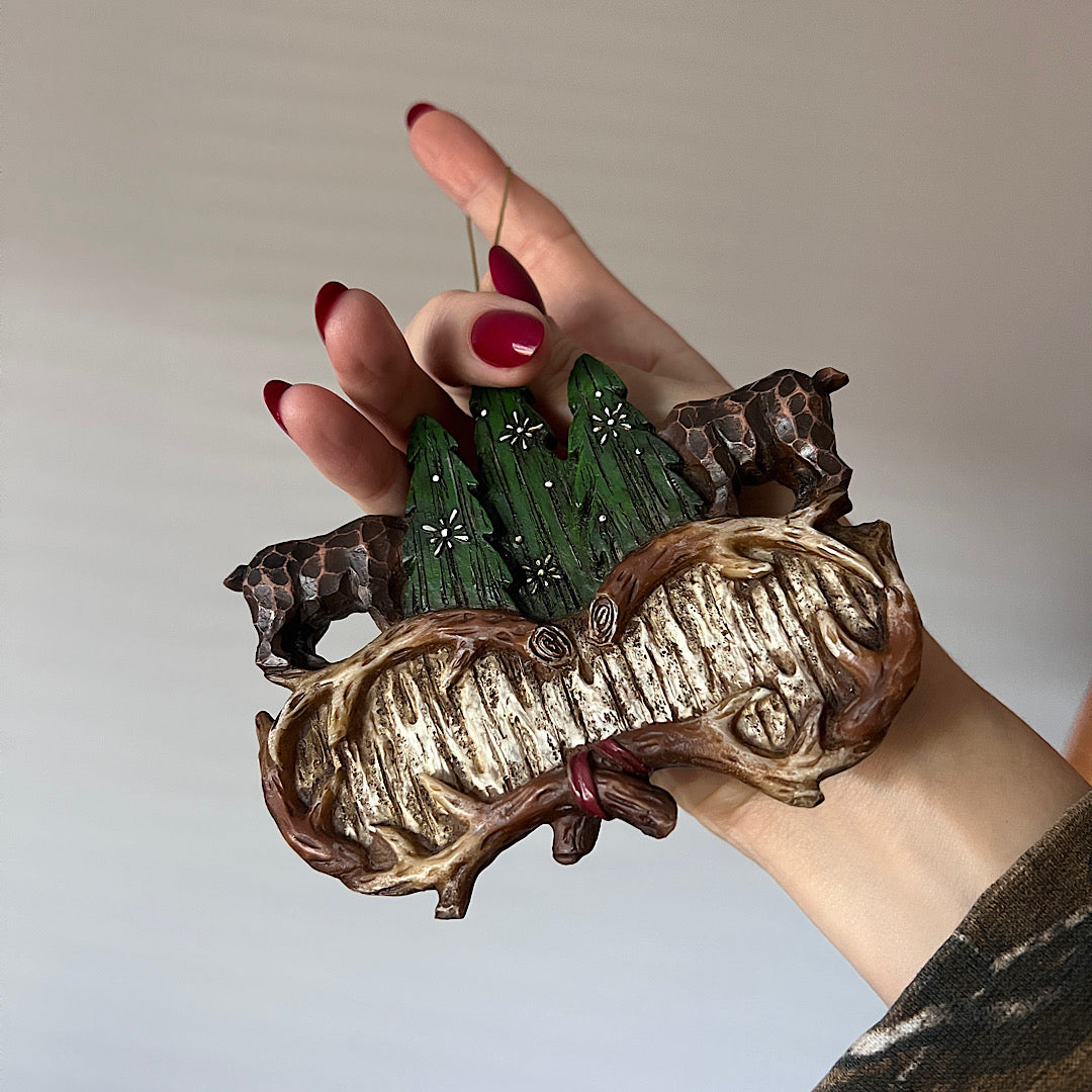 Vintage 'Welcome' Cabin Antler Bear Ornament