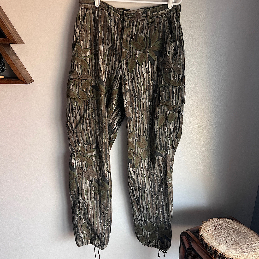 Vintage Realtree Spartan Camo Bomber Jacket & Cargo Pants Set