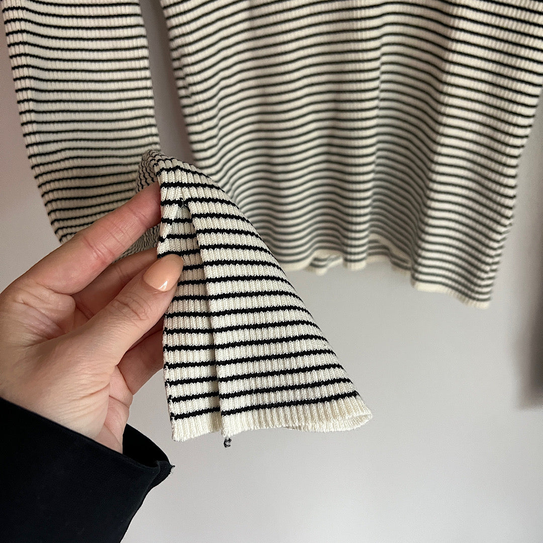H&M Ribbed Black & White Striped Stretchy Knit Scoop Neck Long Sleeve