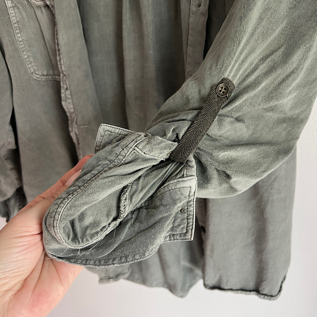 American Eagle Soft Button Up